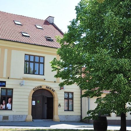 Club M.K.M. Modra Hotel Buitenkant foto