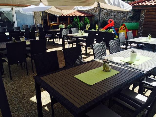 Club M.K.M. Modra Hotel Buitenkant foto